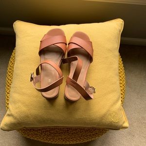 Platform wedge